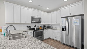 Fridge, microwave, oven, stovetop - 5304 The Retreat - Barefoot Resort Rentals (North Myrtle Beach)