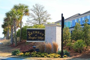 Property grounds - 5105 The Retreat - Barefoot Resort Rentals (North Myrtle Beach)