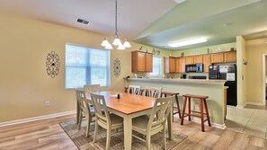 Dining - 1535 Willow Bend - Barefoot Resort Rentals (North Myrtle Beach)