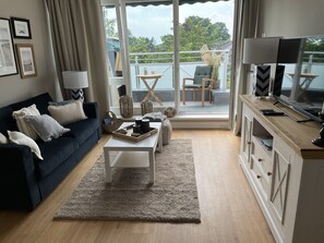 TV, stereo - Luxuriöse 2 Zimmer Wohnung mit Dachterasse (Zingst)