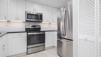 Condo (2 Bedrooms) | Property amenity