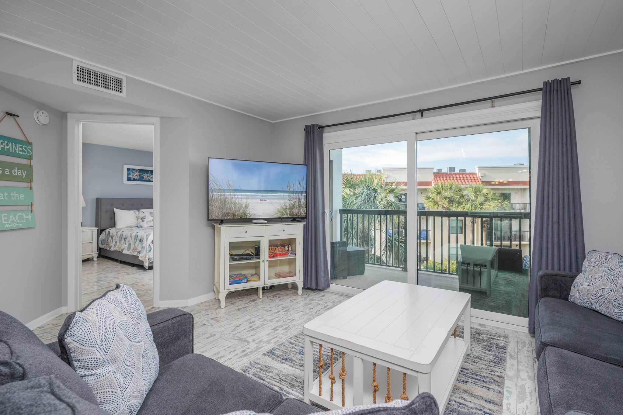 Condo (2 Bedrooms) | Property amenity