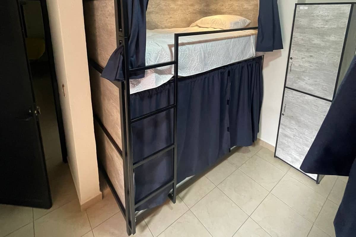Dormitorio condiviso Gallery, dormitorio misto | 1 camera, copriletto in piuma, con stile personalizzato