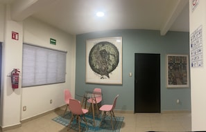 Gallery Shared Dormitory, Mixed Dorm | Living area
