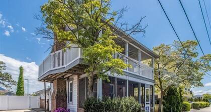Private Pool and Fun Filled house that's close to the Boardwalk!