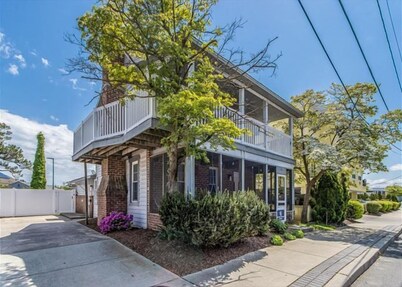 Private Pool and Fun Filled house that's close to the Boardwalk!