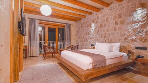 Superior Room | Bathroom | Shower, rainfall showerhead, hair dryer, slippers