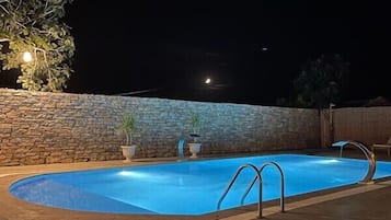 Deluxe Room | Pool | 2 outdoor pools