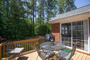 Outdoor dining - The Embellished Par -100 Lake Hills (Pinehurst)