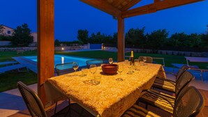 Outdoor dining - Villa Casita (Istria - Smoljanci) (Smoljanci)
