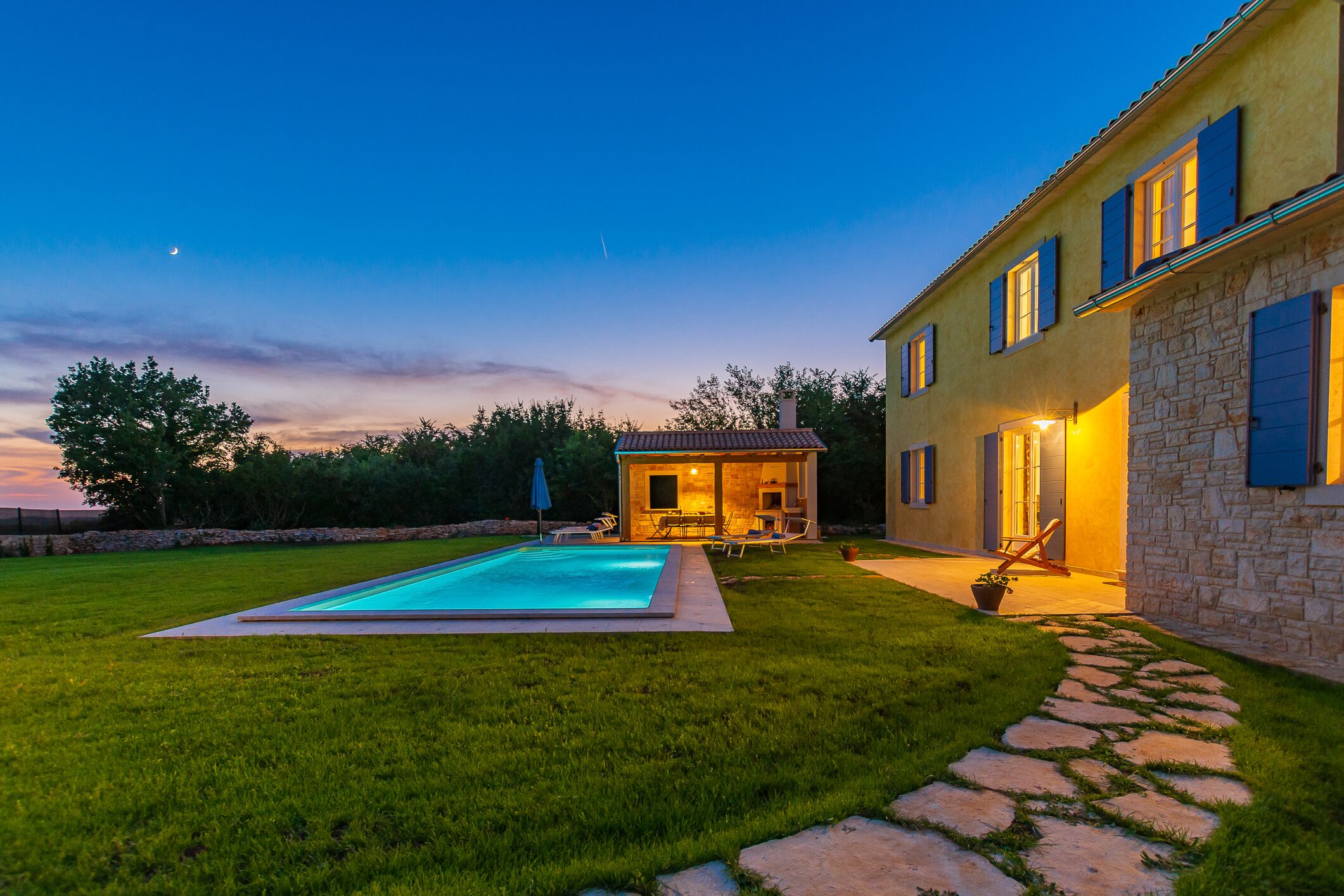 المنشأة من الخارج