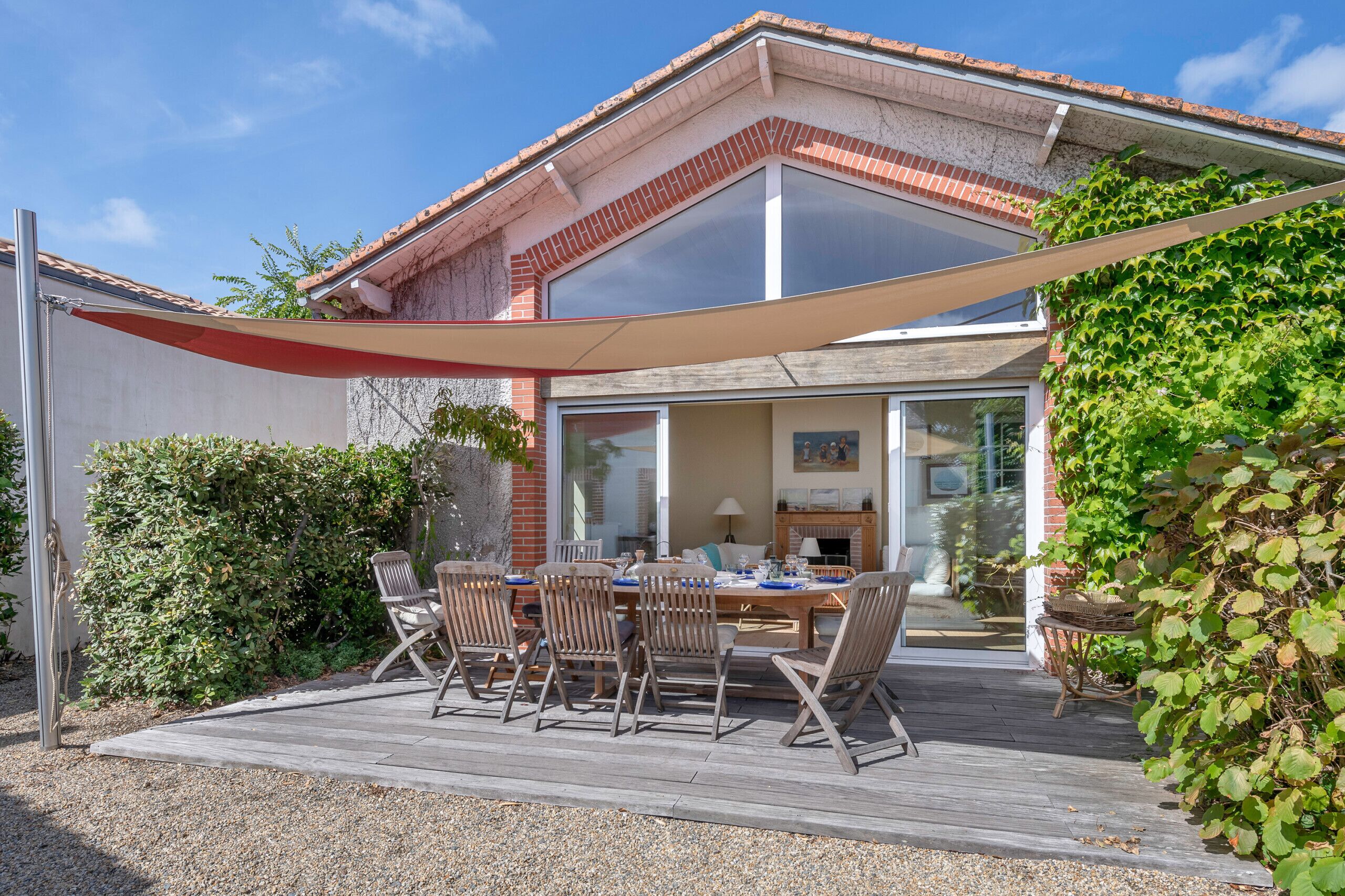 屋外ダイニングエリア