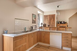 Fridge, microwave, oven, dishwasher - Family villa for 11 people 300m from the sea (Préfailles)