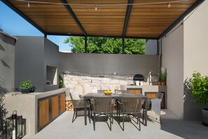 Outdoor dining - Charming and modern villa, 4 persons, pool (Sveti Lovrec)