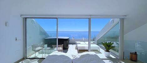 3 slaapkamers, een strijkplank/strijkijzer, gratis wifi, beddengoed