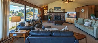 Horizon Stunning Home with Breathtaking Views