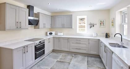 Host & Stay | Foggyshaw Lodge