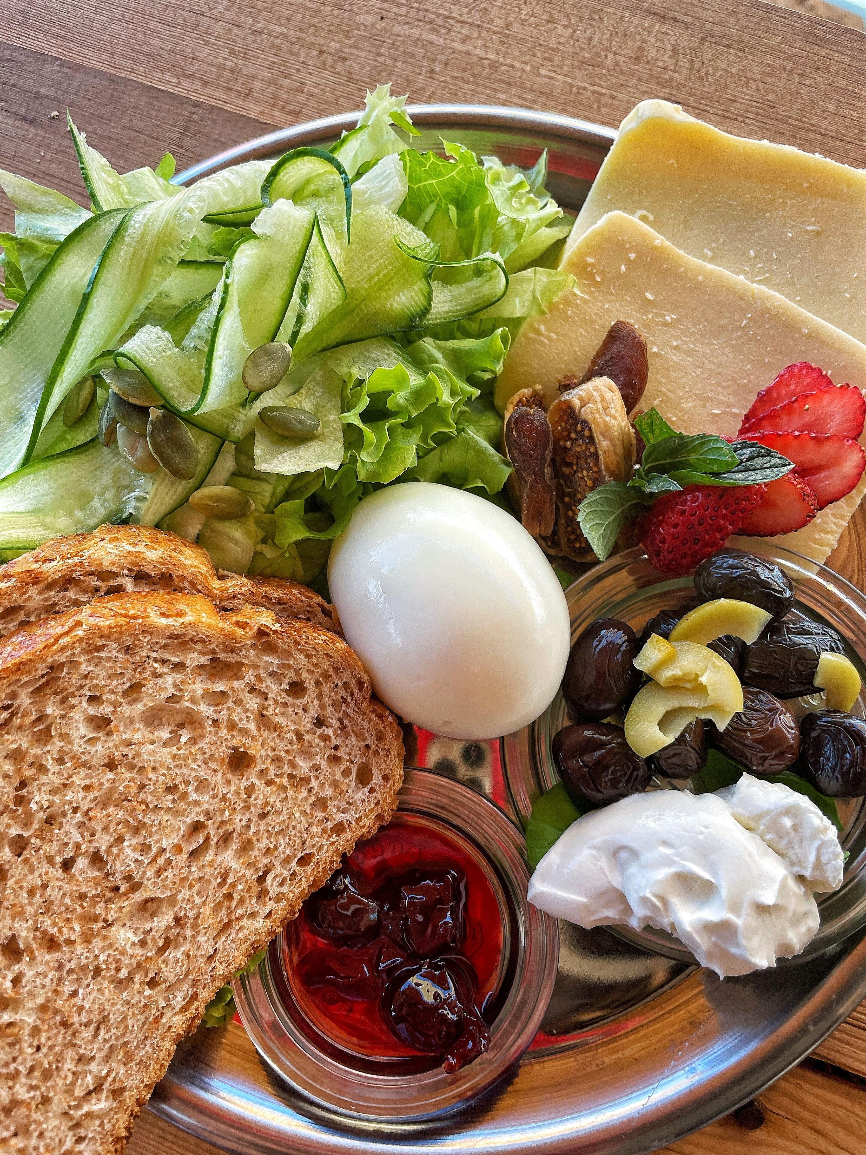 Tägliches inbegriffenes Frühstück zum Mitnehmen