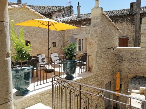 Stone village house with pool, Saint-Restitut – Drôme Provençale