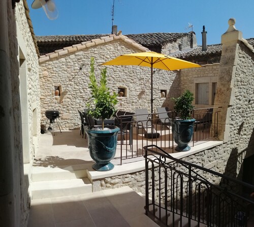 Maison de village en pierre, avec bassin, Saint-Restitut - Drôme Provençale