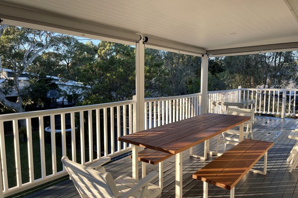 Alfresco dining area which can become fully enclosed with the roller blinds.