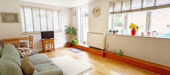 Robins Rest, Billingshurst - sleeps 4 guests  in 2 bedrooms