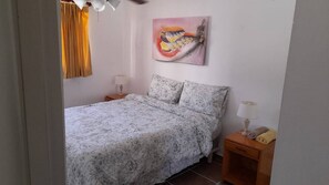 2 室のベッドルーム、WiFi (無料)、ベッドシーツ