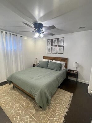 2 slaapkamers, een strijkplank/strijkijzer, gratis wifi, beddengoed