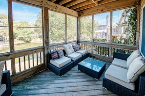 Smart TV, fireplace, books, stereo - Bring your boat, water toys, & dogs. Awesome location! (Frisco)