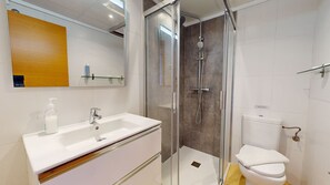 Bathtub, hair dryer, towels