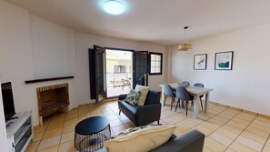 Een televisie en een dvd-speler