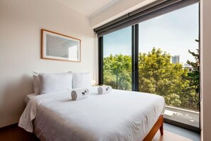 2 habitaciones, tabla de planchar con plancha, cuna de viaje y wifi 