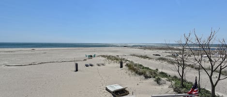 Beach nearby, sun-loungers, beach towels