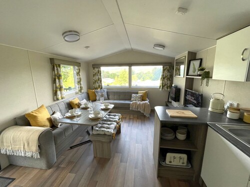 Beautiful 3BR Holiday Home in Stunning Location - Pass the Keys