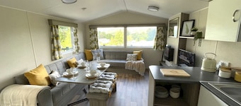 Beautiful 3BR Holiday Home in Stunning Location - Pass the Keys