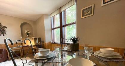 Beautiful Apartment - Outstanding Central Location - Pass the Keys