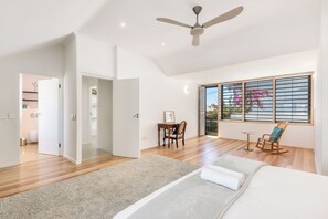 3 bedrooms, desk, iron/ironing board, Internet