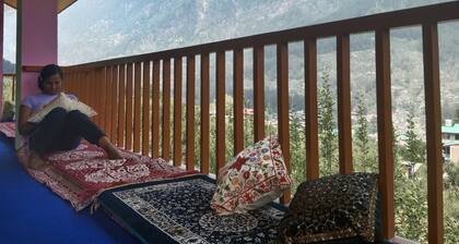 Mountain Homestay within Apple Orchards(pet friendly)