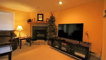 TV, fireplace