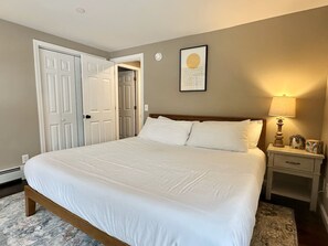 2 bedrooms, desk, iron/ironing board, WiFi