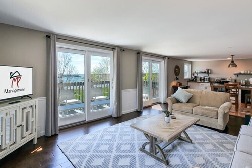 2BR Condo  Downtown SWH + Ocean Views [Driftwood]