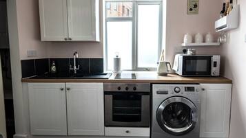 Refrigerador, horno, tetera eléctrica y tostadora