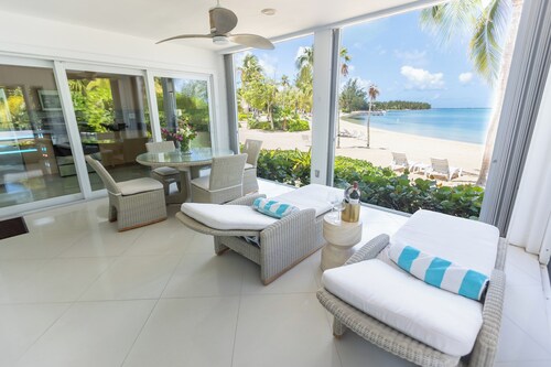 Gardens of the Kai 1 -Luxuriously decorated beachfront unit-by Cayman Villas!