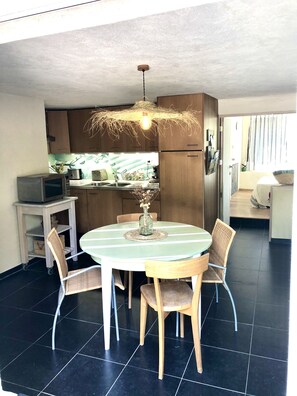 Dining - Spacieux Logement Indépendant Dans Propriété Verdoyante (Barjols)