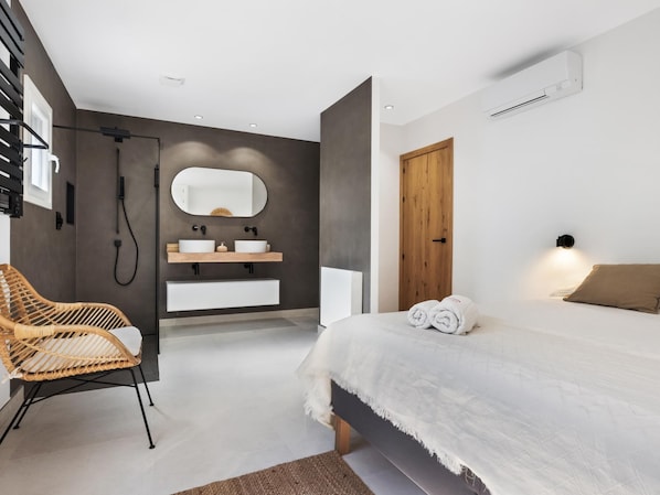 5 Schlafzimmer, Bügeleisen/Bügelbrett, Reisekinderbett, kostenloses WLAN