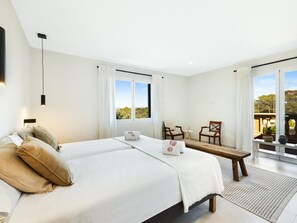 5 bedrooms, iron/ironing board, travel cot, free WiFi - Villa Gioia (Tolleric)