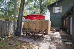 Outdoor dining - Up to 10 guests - Just min to Clearwater Beach & Indian Rocks Beach (Largo)