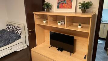 1 bedroom, desk, travel crib, free WiFi