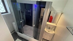 Ensemble douche/baignoire, baignoire à jets, serviettes fournies, savon