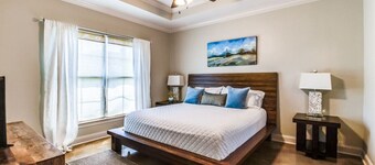 Pet friendly,king bed,jacuzzi tub,separate shower